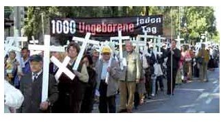 Gedenkprozession "1000 Kreuze fuer das Leben"